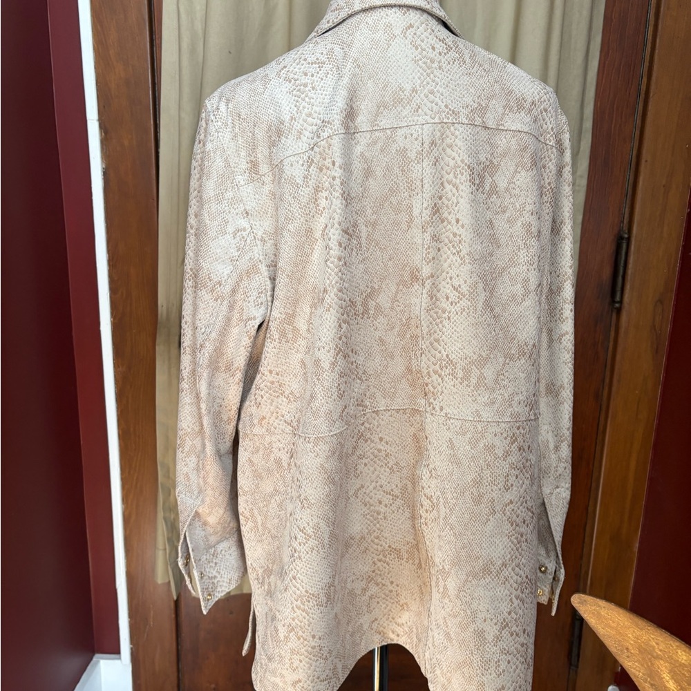 Snakeskin Patterned Jacket - Picture 4 of 5